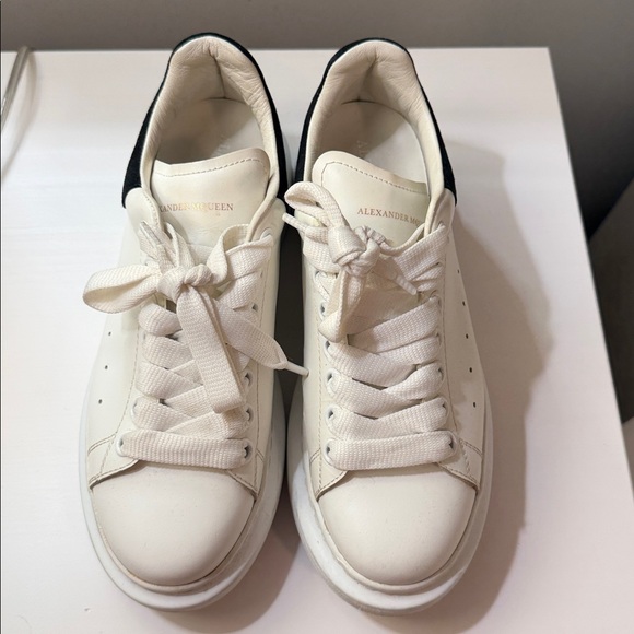 Alexander McQueen Sneakers - Picture 2 of 6